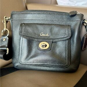 Coach Crossbody Bag Black Turnlock Adjustable Travel Purse Authentic Minimalist